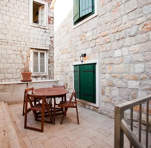 Appartement à 2 Chambres à Coucher